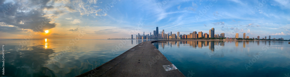 Fototapeta premium Chicago Skyline at North Ave Beach