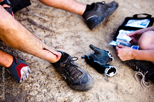 Mountain biker has leg wound tended to, Yukon, Canada