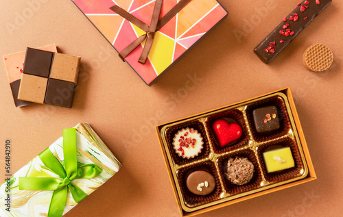 chocolate gift. チョコレートギフト © Kana Design Image