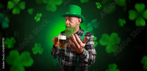 Bearded man with beer on da...