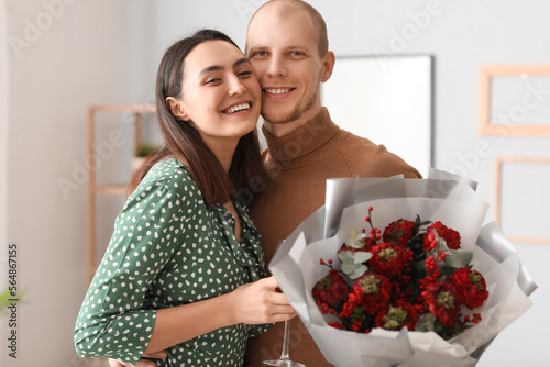 Young couple with bouquet o...