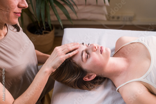 Relaxin head massage
