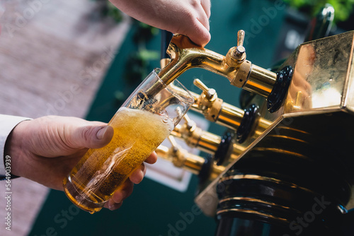 Photography Frisches Bier am Tresen zapfen