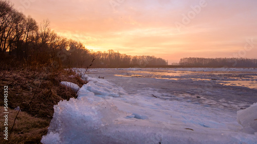 nice sunset over the river © Александр Арендарь