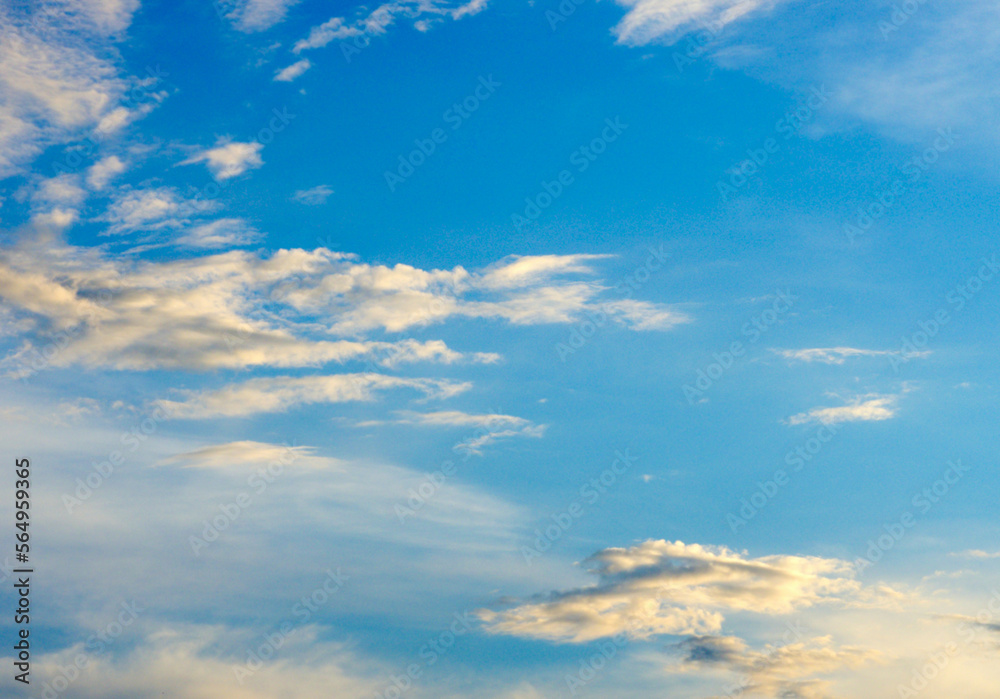 Obraz premium Background of colorful sky concept: Dramatic sunset with twilight color sky and clouds