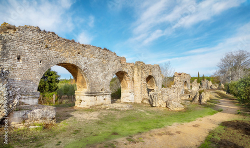 Canvas-taulu Ruins of Barbegal aqueduct (Aqueduc Romain de Barbegal) near Arles, France