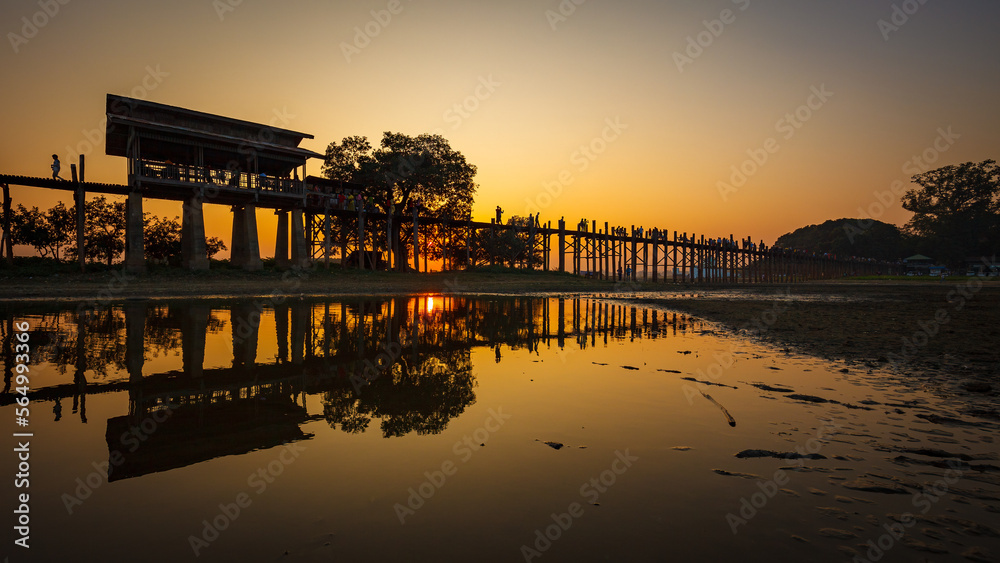 Fototapeta premium The U Bein Bridge at sunset in Mandalay Myanmar