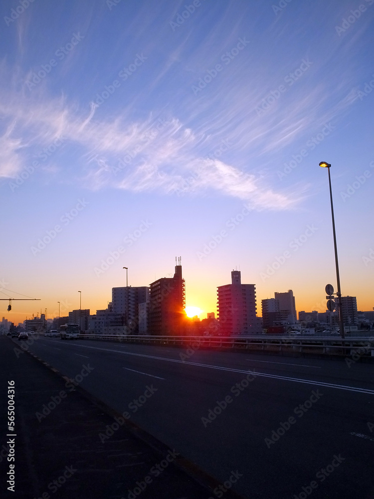 夕日のうつくしい街並み　シルエット