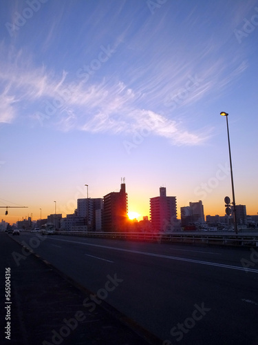 夕日のうつくしい街並み　シルエット