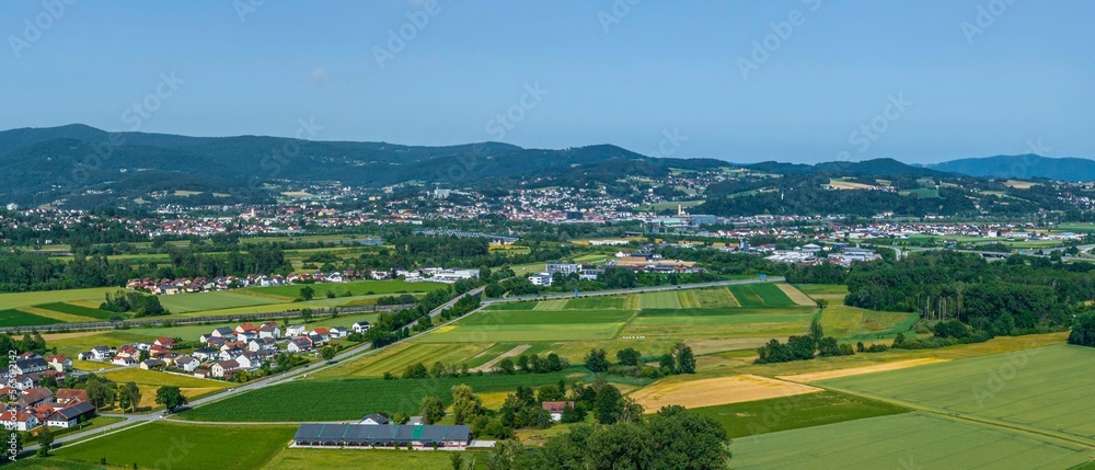 Panorama-Ausblick auf Deggendorf, das Tor zum Bayerischen Wald