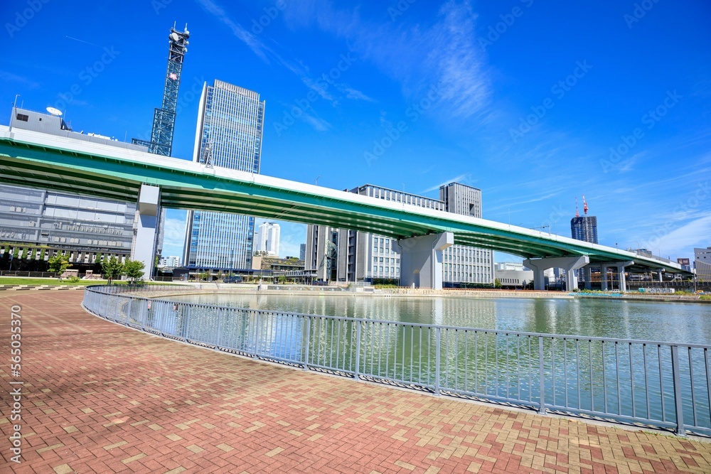 名古屋市　ささしまライブ24と中川運河の風景
