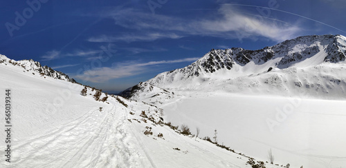 Fototapeta Naklejka Na Ścianę i Meble -  Beautiful Tatry mountains landscape Five Lakes Valley