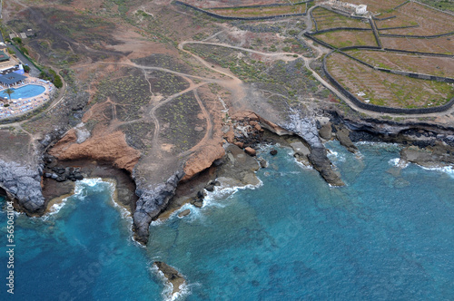 Fototapeta Naklejka Na Ścianę i Meble -  Fotografía aérea de los charcos de Armeñime en la costa de Adeje, en el sur de la isla de Tenerife en Canarias