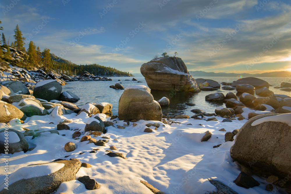 Obraz premium Landscape, Nature, Outdoors, Adventure View of an Alpine Lake in California United States Tahoe