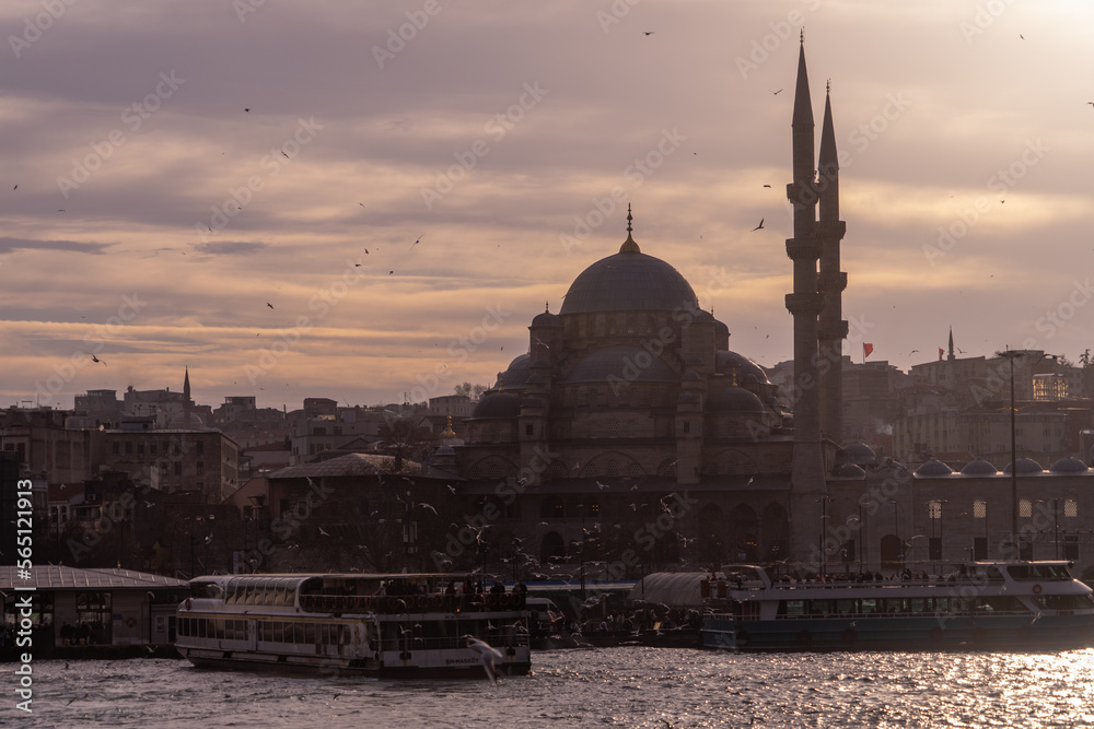 Fototapeta premium Istanbul, Turkey, January, 14 2023, Mosques on the skyline of Istanbul, Turkey