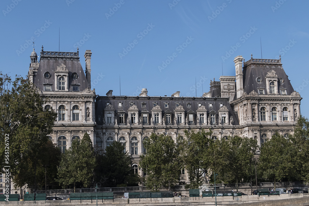 Obraz premium Architectural fragments of City Hall of Paris (Hotel de Ville de Paris) neo-renaissance style building - seat of the Paris City Council since 1357. Paris, France.