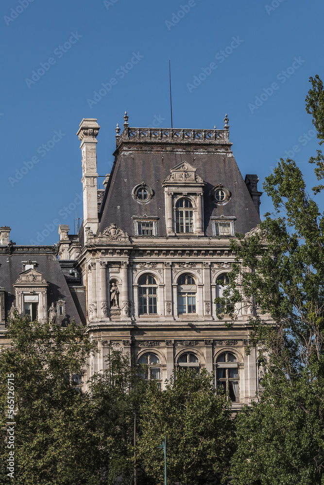 Obraz premium Architectural fragments of City Hall of Paris (Hotel de Ville de Paris) neo-renaissance style building - seat of the Paris City Council since 1357. Paris, France.