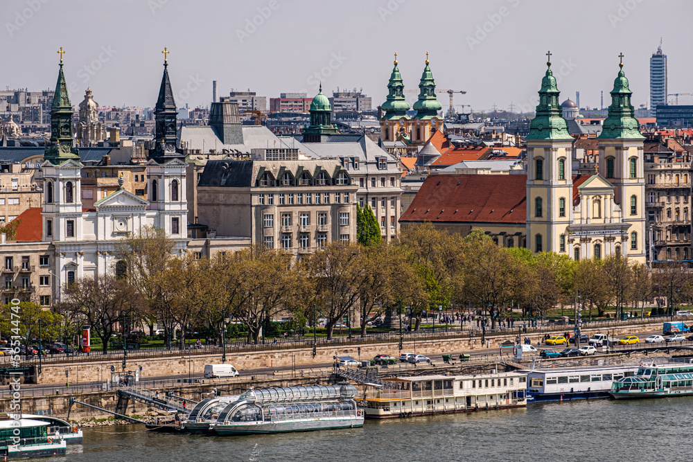 Budapest, Schiffe am Donauufer