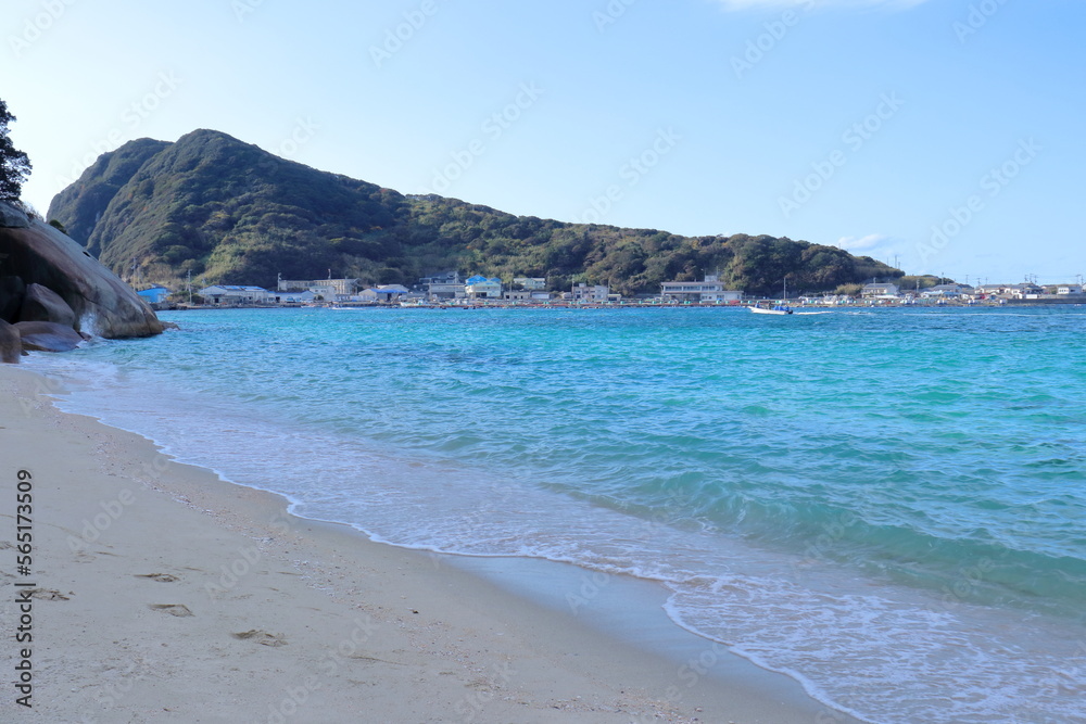 柏島の白浜海岸と漁村　冬　（高知県　大月町）