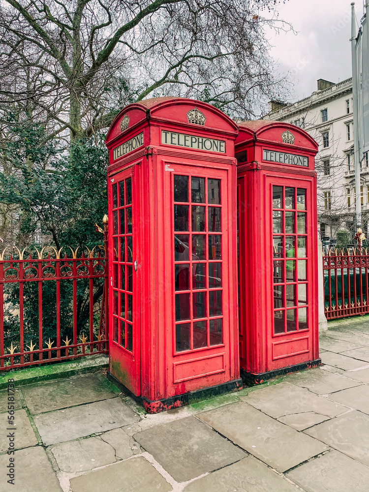 Obraz premium red telephone booths in london england
