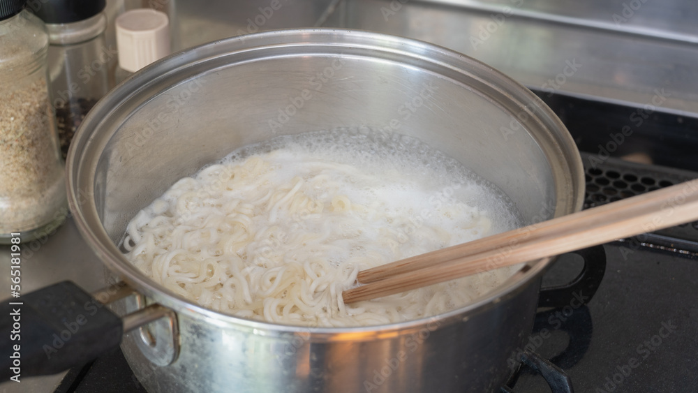 インスタント麺を作る イメージ インスタント麺を作る イメージ