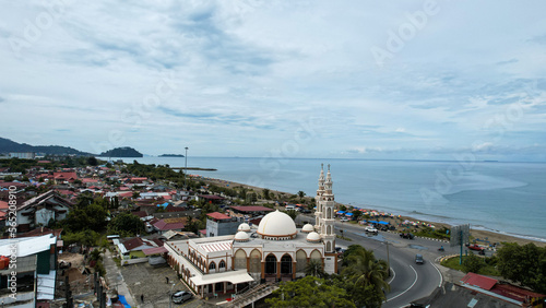 Aerial view of Mujahidin Mosque Largest Masjid in Padang, Ramadan Eid Concept background, Beautiful Landscape mosque, Islamic background Mosque, Travel and tourism. photo