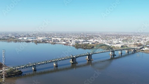 Wallpaper Mural Still shot of traffic on the Tacony-Palmyra bridge that connects Philadelphia to New Jersey. Torontodigital.ca