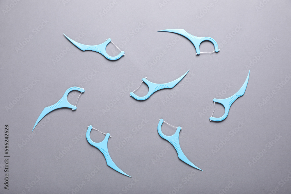 Obraz premium Flat lay composition with dental floss picks on grey background