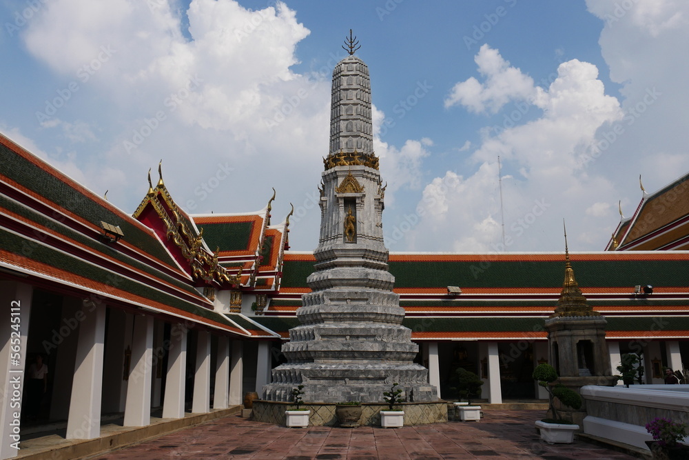 Fototapeta premium Buddhistischer Tempel Wat Pho in Bangkok