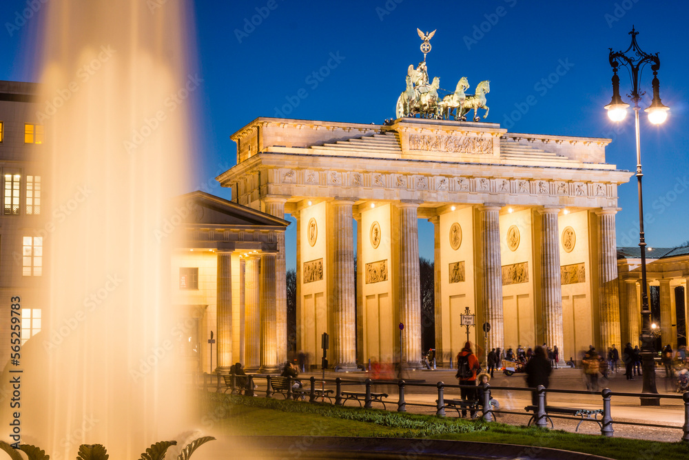 Ornamental quadriga, Brandenburg Gate, designed by architect Carl Gotthard Langhans, Berlin, Germany, europe Ornamental quadriga, Brandenburg Gate, designed by architect Carl Gotthard Langhans, Berlin, Germany, europe