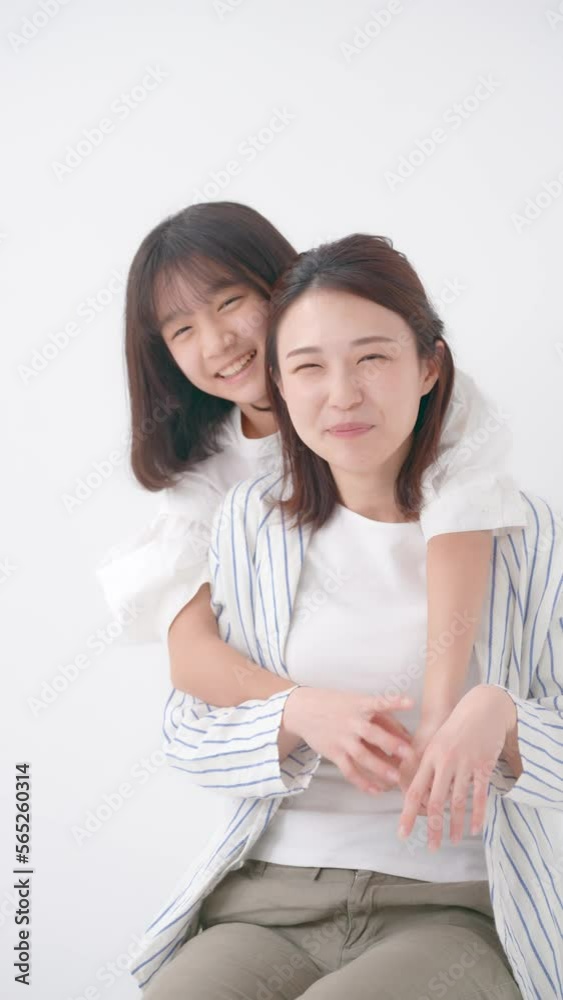 親子・家族・縦動画・白バック 親子・家族・縦動画・白バック