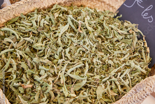 Dried Leaves. Lemon verbena is the South American sister of the native verbena.

However, verbena looks quite different and also smells strongly lemony, quite different from its relative. That is why 