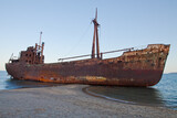 Relitto di nave abbandonata sulle coste della Grecia