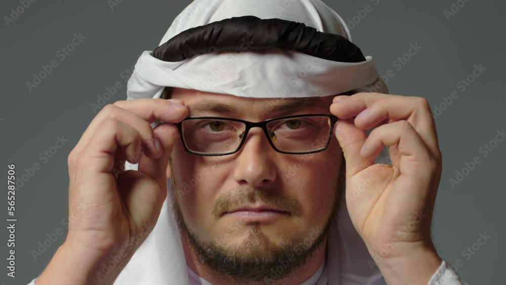 Portrait close up of successful arab man in traditional outfit, wearing ...