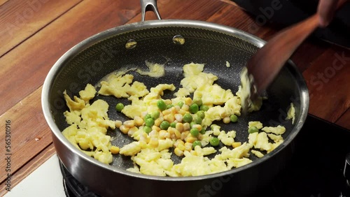 Yangzhou fried rice production process