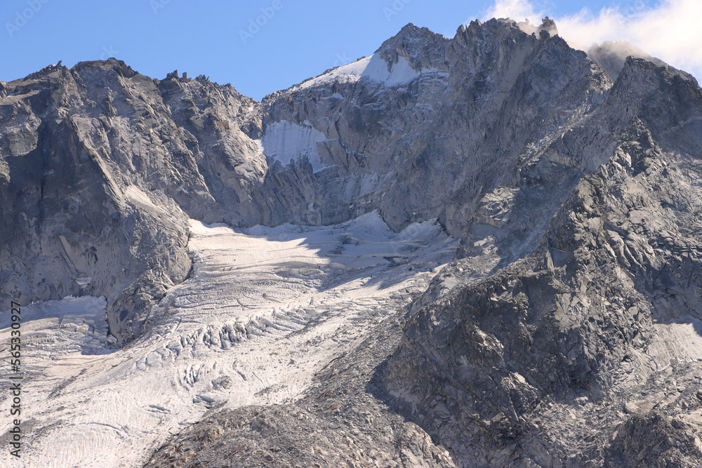 Cima dal Cantun (3354m, Bernina-Alpen) und gleichnamiger Gletscher im September 2022