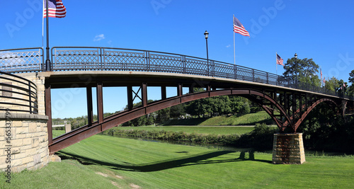 Foto Pedestrian bridge over Galena River in Galena USA