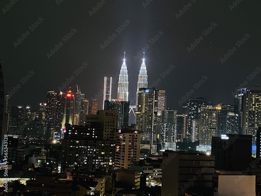Fototapeta premium city skyline at night