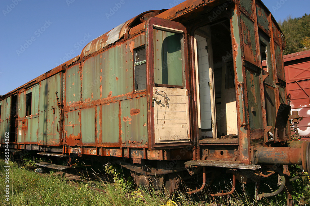 alter verrosteter Eisenbahnwaggon