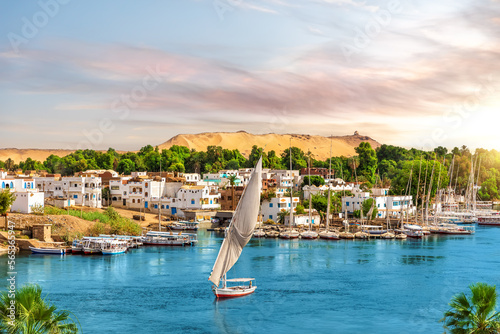 Obraz na płótnie Picturesque buildings of Aswan, the Nile and sailboats, Egypt w salonie