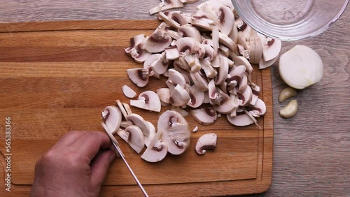Mushrooms cut into thin slices for making sauce