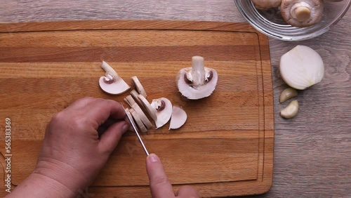 Mushrooms cut into thin slices for making sauce