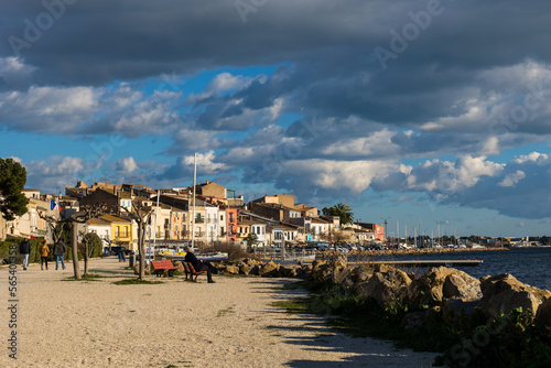 Village de Bouzigues, au bord de l'étang de Thau