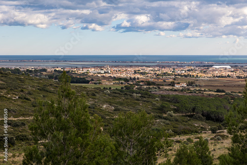 Vue sur la ville de Frontignan depuis le massif de la Gardiole