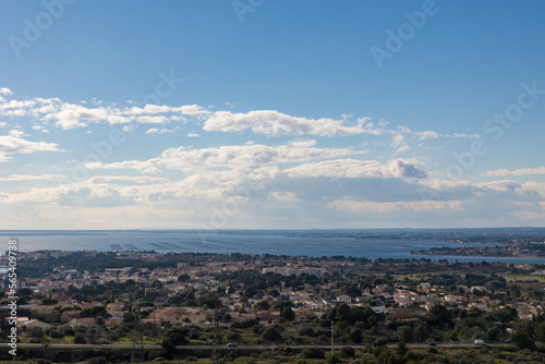 Vue sur l'étang de Thau depuis le massif de la Gardiole à Frontignan © Ldgfr Photos