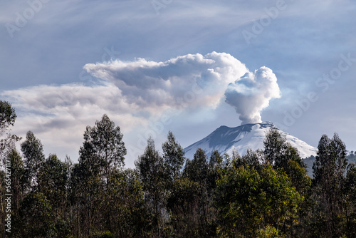 Cotopaxi in eruption © ecuadorquerido