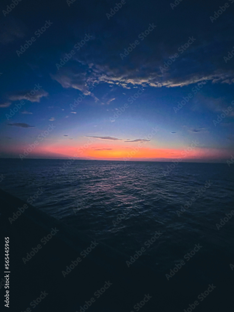 Fototapeta premium sunset over the sea