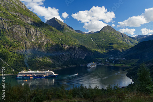 Hafen Geirangerfjord mit Schiffen