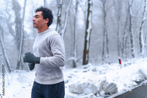 Man setting up his fitness app before going on a run, he's tracking his training for a marathon © DusanJelicic