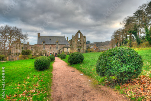 L'abbaye de Beauport dans la baie de Paimpol - Bretagne France